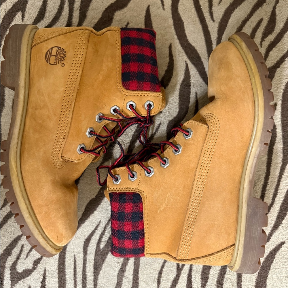 Timberland Tan Boots with Buffalo Plaid Detail women’s size 6
